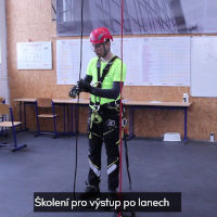 Video „výstup po lanech“